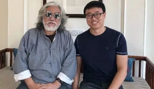 张航瀚医生与患者